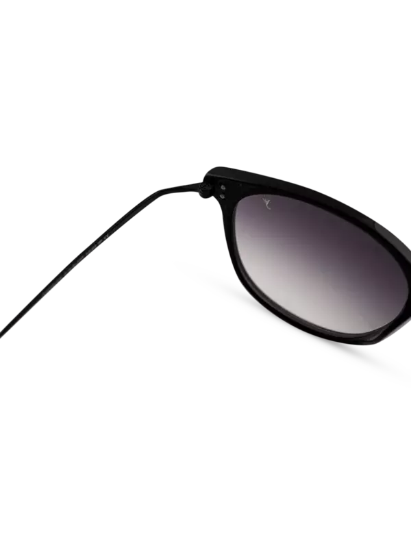 /original/CHARLES_EPYP_Black_4.png_convert-600x800