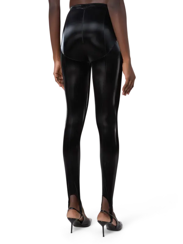 /original/COM3PA0526851_THMU_1999Black_3.png_convert-600x800