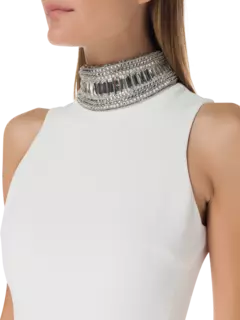 فستان متوسط الطول مكشوف الكتفين بتفاصيل مكشكشة