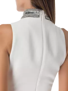 فستان متوسط الطول مكشوف الكتفين بتفاصيل مكشكشة