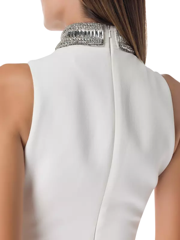 فستان متوسط الطول مكشوف الكتفين بتفاصيل مكشكشة