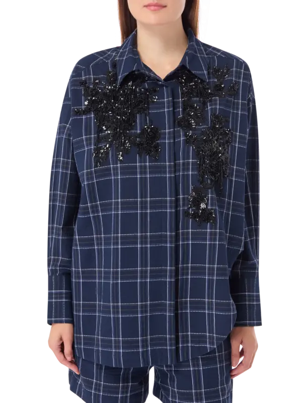 قميص مطرز بحافة واسعة