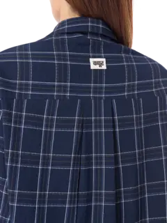 قميص مطرز بحافة واسعة