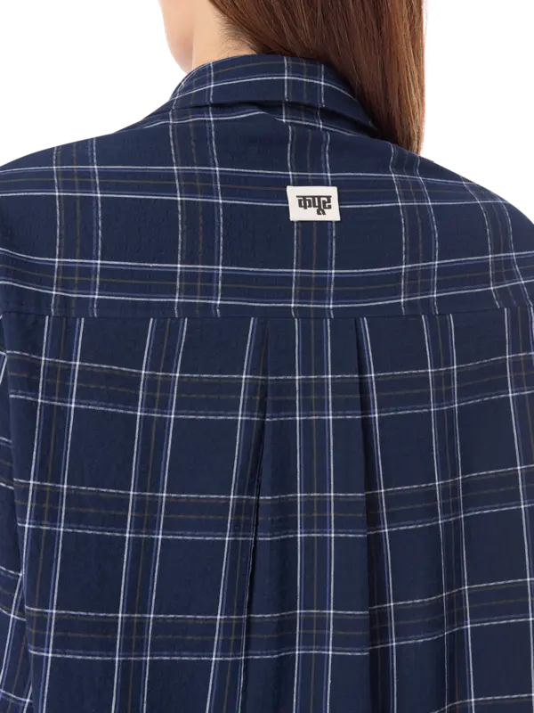 قميص مطرز بحافة واسعة