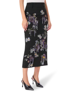 تنورة طويلة مطرزة