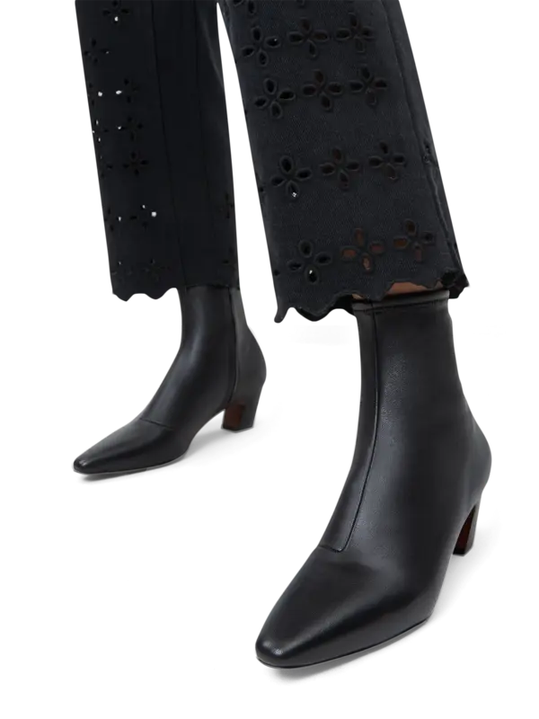 /original/DORIA_LORA_BLACK_2.png_convert-600x800