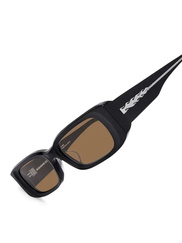 /original/DOUBLESLAP_BONN_Black Brow_4.png_convert-600x800
