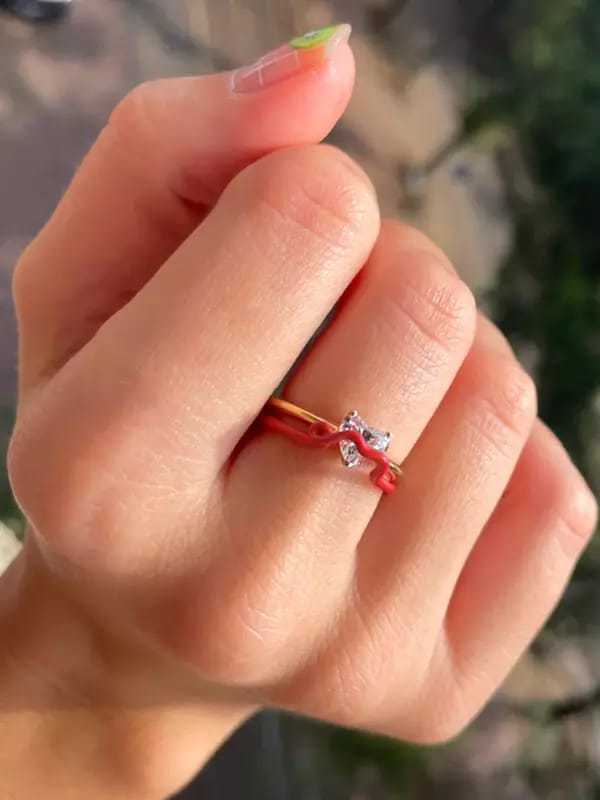 خاتم سوليتير بتصميم قلب مرصع بالألماس | ذهب أصفر عيار 18 قيراط