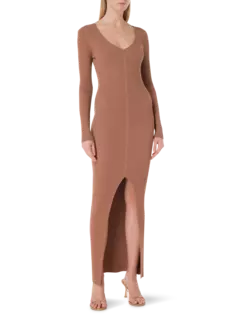 فستان متوسط الطول بأكمام طويلة ورقبة V