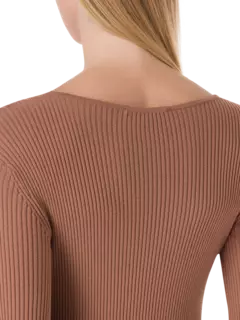 فستان متوسط الطول بأكمام طويلة ورقبة V