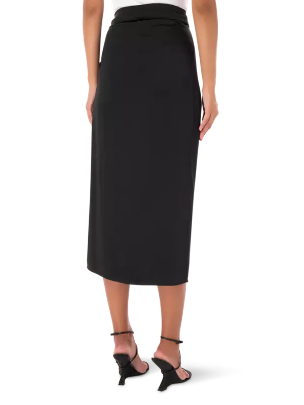 تنورة متوسطة الطول بخصر منخفض