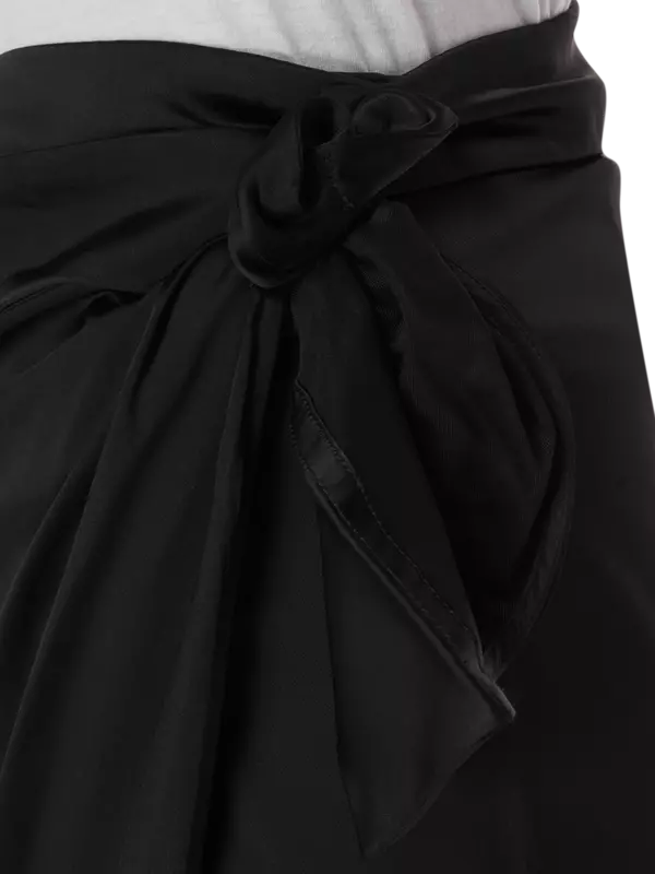 تنورة متوسطة الطول بخصر منخفض