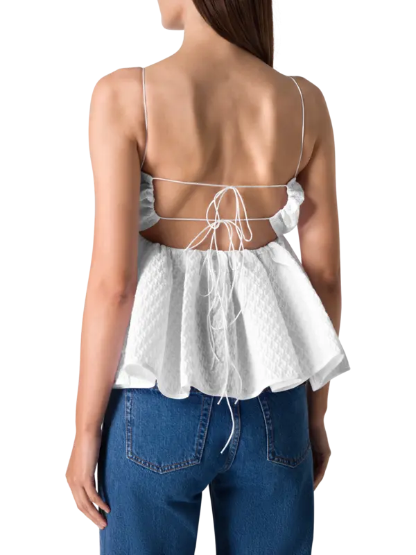 بلوزة سيلينا بلوسوم منقوشة بحمالات وحزام باجيت