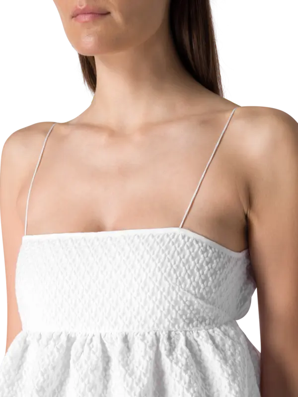 بلوزة سيلينا بلوسوم منقوشة بحمالات وحزام باجيت