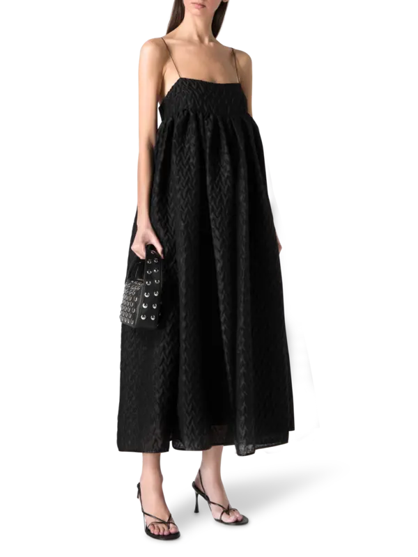 فستان بيث طويل بكسرات وحمالات وحزام باجيت من الكتان