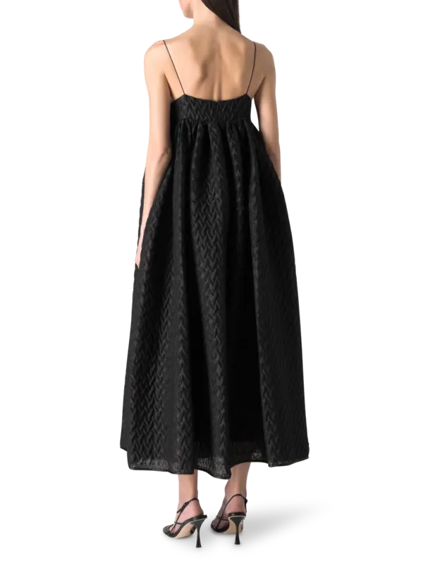 فستان بيث طويل بكسرات وحمالات وحزام باجيت من الكتان