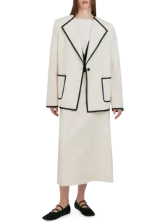 جاكيت بياقة واسعة وزر واحد