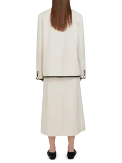 جاكيت بياقة واسعة وزر واحد