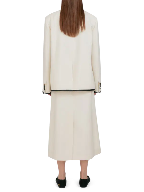 جاكيت بياقة واسعة وزر واحد