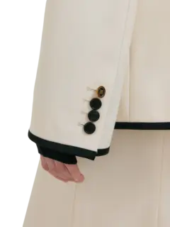 جاكيت بياقة واسعة وزر واحد