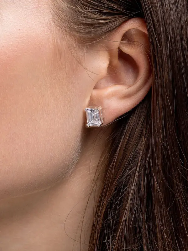 /original/ELIZABETHSTUDS_CONS_Clear_2.png_convert-600x800