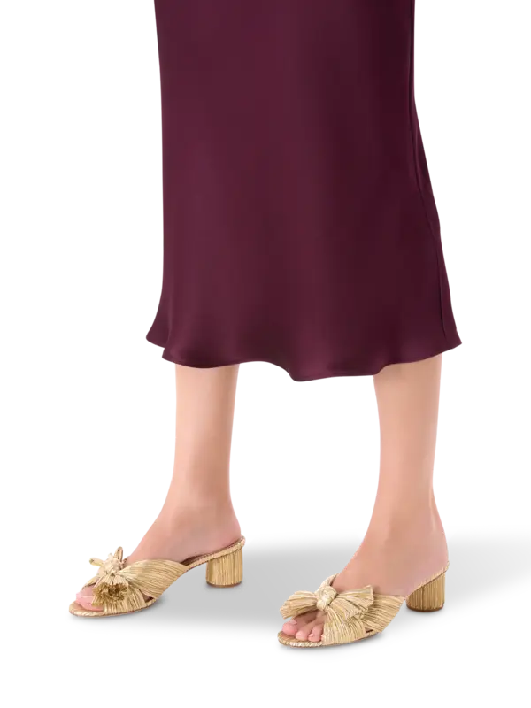 /original/EMILIAGOLD_LORA_Gold_2.png_convert-600x800