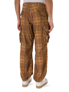 بنطال كارجو من قماش مخملي مضلع مزين بطبعة