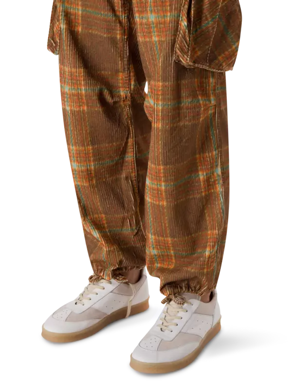 بنطال كارجو من قماش مخملي مضلع مزين بطبعة