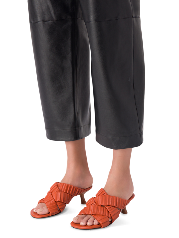 Vegan Criss-Cross Tee Heel