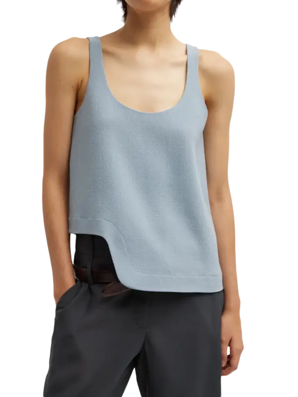 بلوزة ميلي بدون أكمام من قماش الكريب