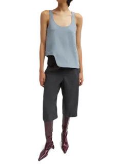 بلوزة ميلي بدون أكمام من قماش الكريب