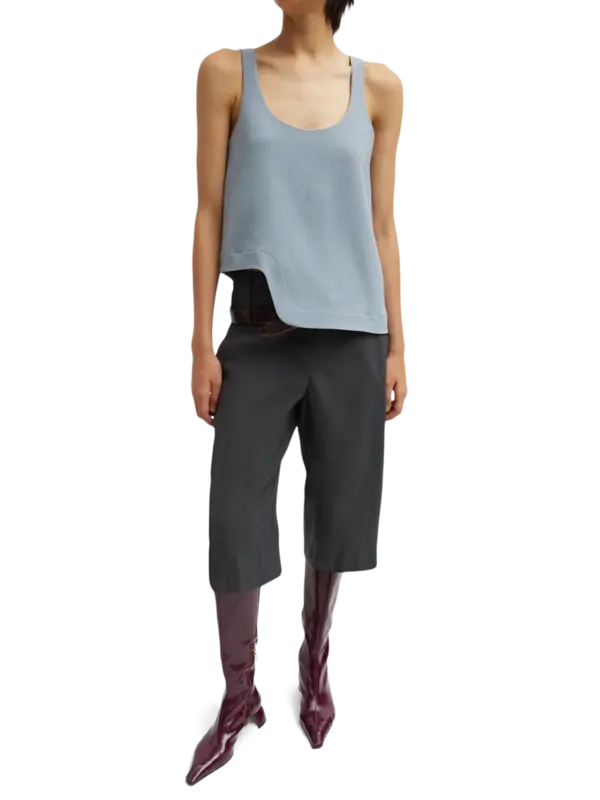 بلوزة ميلي بدون أكمام من قماش الكريب