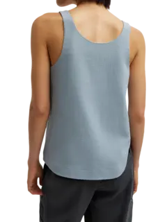 بلوزة ميلي بدون أكمام من قماش الكريب