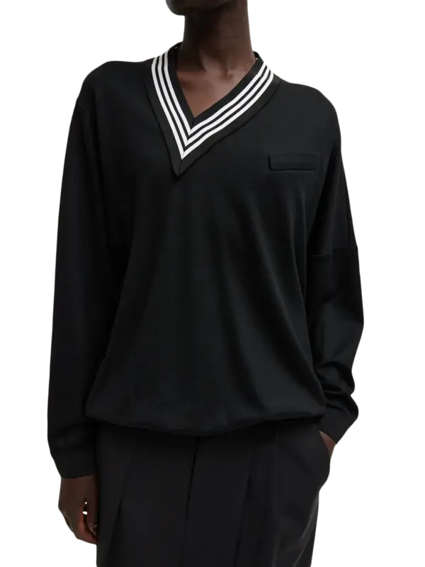 بلوفر تنس من قماش الجيرسيه الصوفي