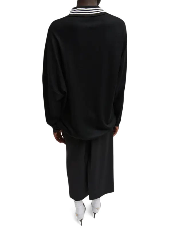 بلوفر تنس من قماش الجيرسيه الصوفي