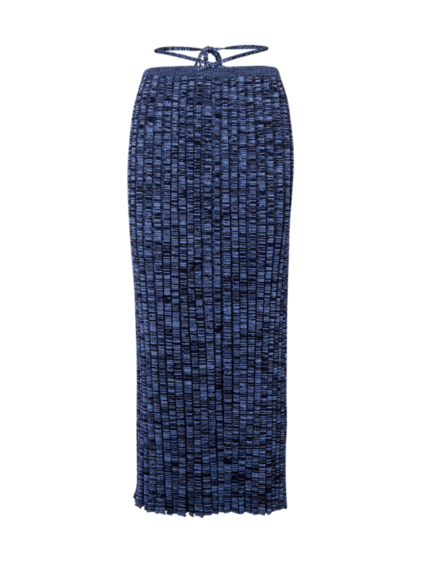 تنورة محبوكة بكسرات ورباط