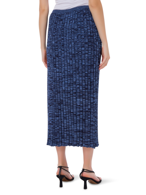 تنورة محبوكة بكسرات ورباط