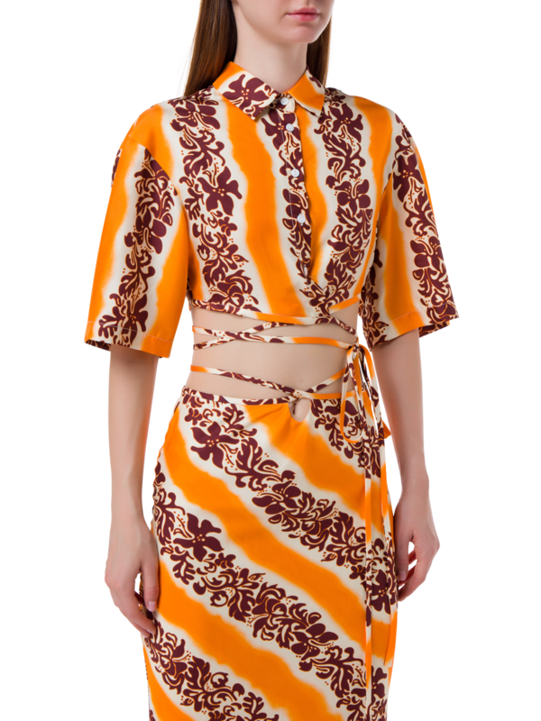 قميص قصير بأكمام قصيرة ورباط مزين بنقشة كركديه