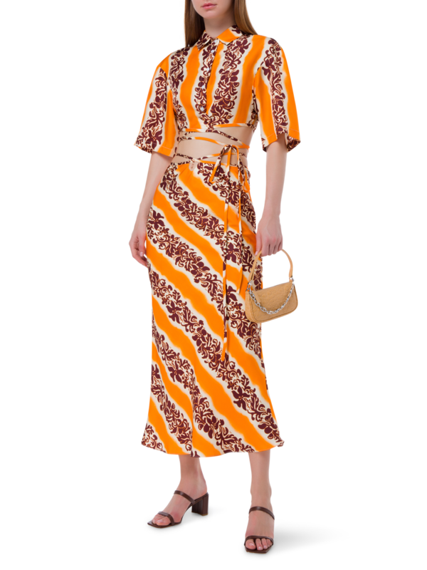 قميص قصير بأكمام قصيرة ورباط مزين بنقشة كركديه