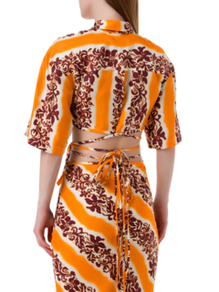 قميص قصير بأكمام قصيرة ورباط مزين بنقشة كركديه