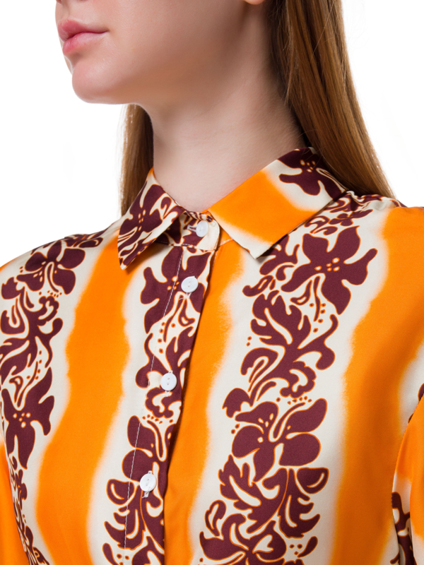 قميص قصير بأكمام قصيرة ورباط مزين بنقشة كركديه