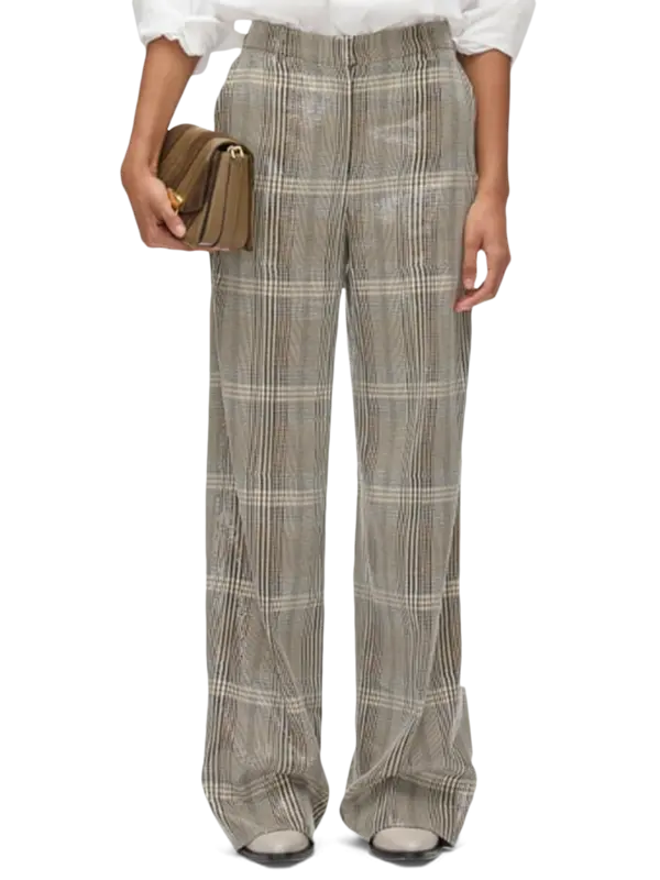 بنطال بقصة رجلين واسعتين مزين بنقشة مربعات ومطرز بالترتر