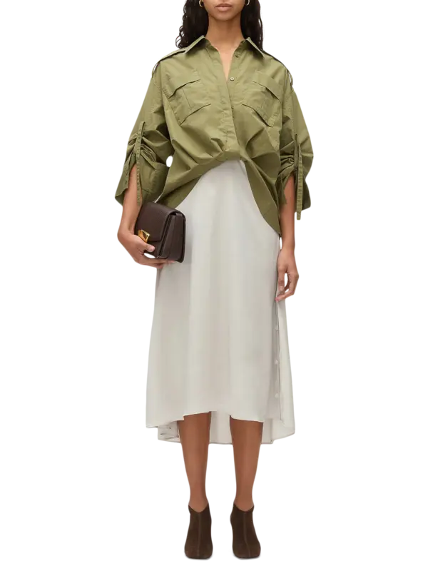 فستان متوسط الطول بتصميم قميص بقصة مريحة ومنسدلة وأكمام طويلة