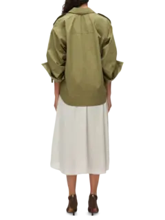 فستان متوسط الطول بتصميم قميص بقصة مريحة ومنسدلة وأكمام طويلة