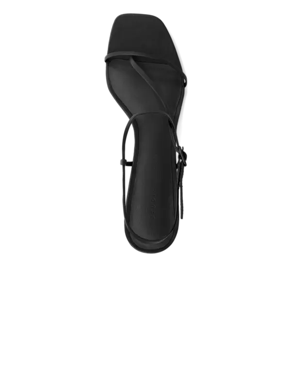 صندل بتصميم متقاطع من الأمام