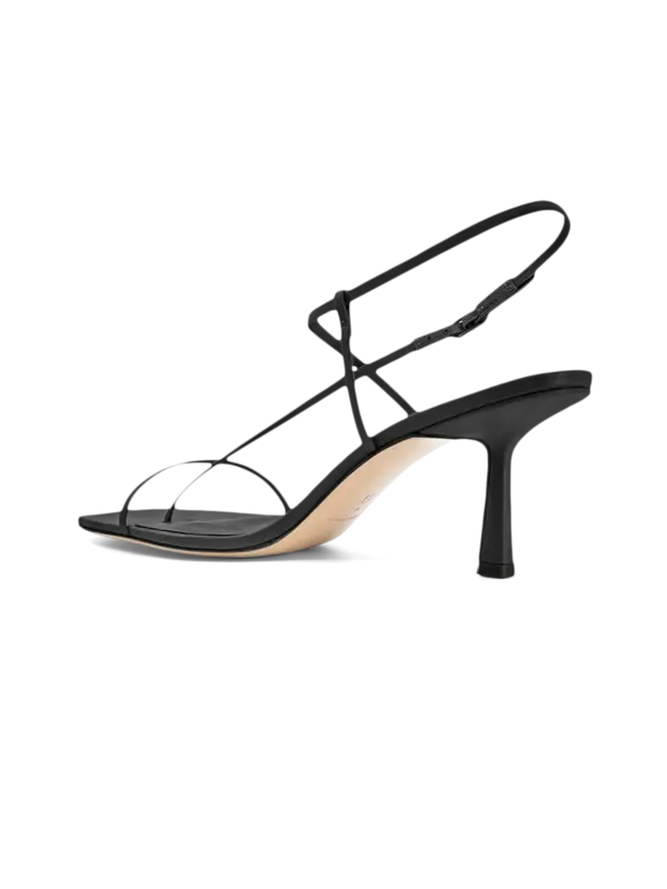 صندل بتصميم متقاطع من الأمام