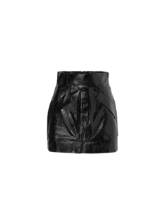 تنورة قصيرة بتصميم كرز