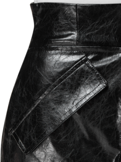 تنورة قصيرة بتصميم كرز