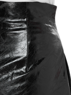 تنورة قصيرة بتصميم كرز