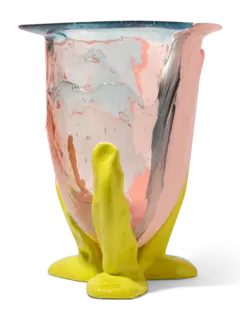 مزهرية أمازونا شفافة من تشكيلة فيش ديزاين من جايتانو بيشي